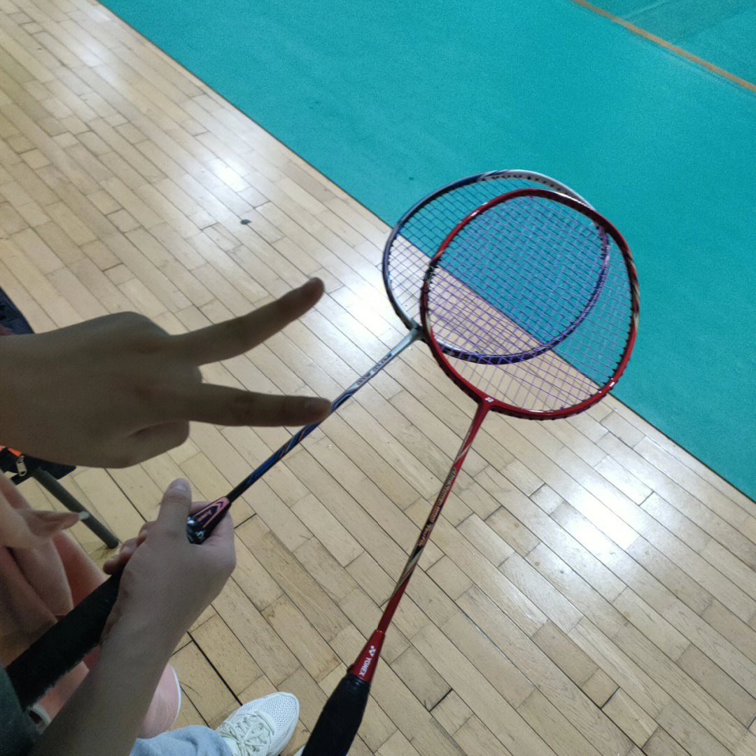 {YY GAME}(打羽毛球的艺术照图片)